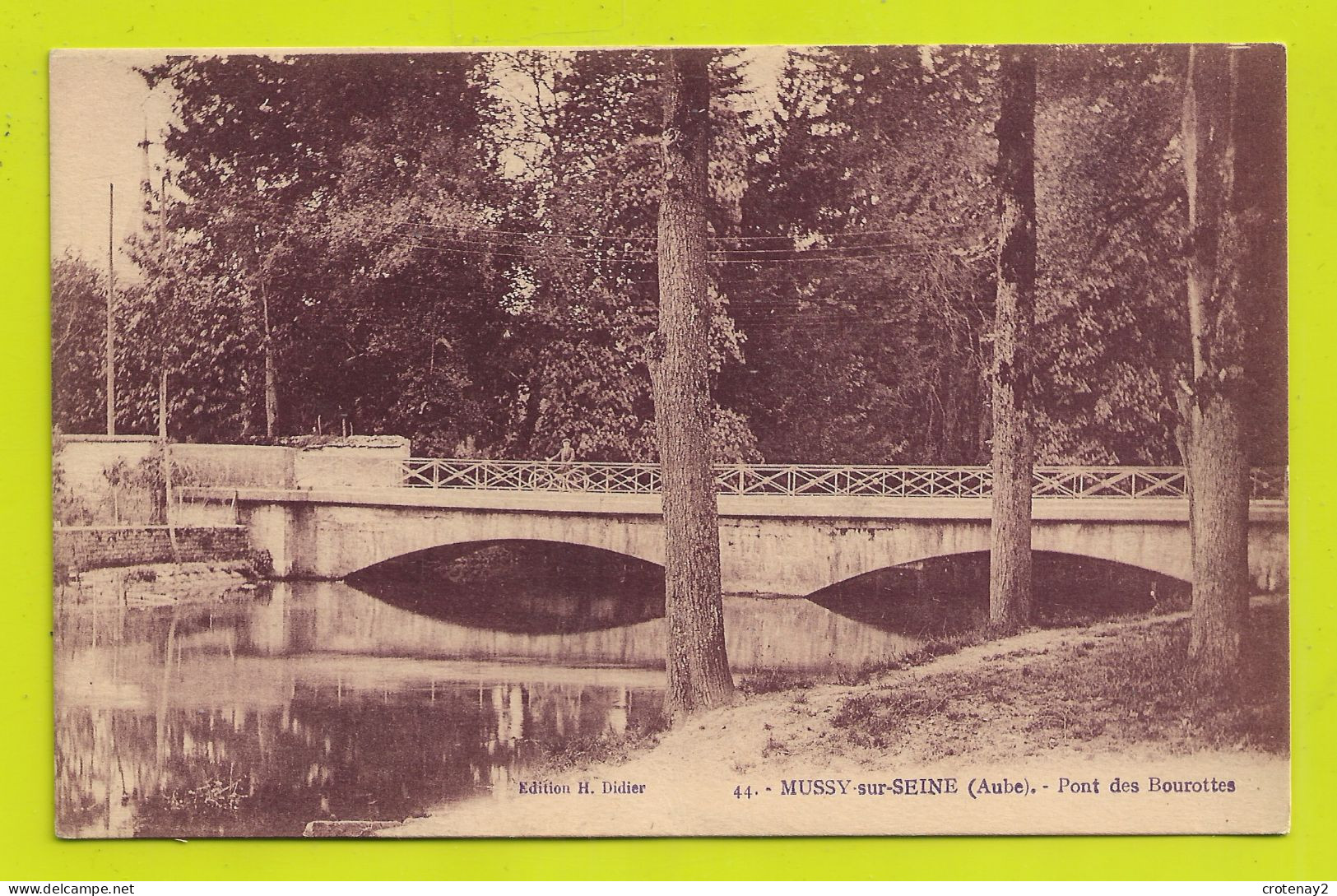 10 MUSSY SUR SEINE N°44 Pont Des BOUROTTES VOIR ZOOM Mec En Vélo Et Voir Son Nom Au DOS ! - Mussy-sur-Seine