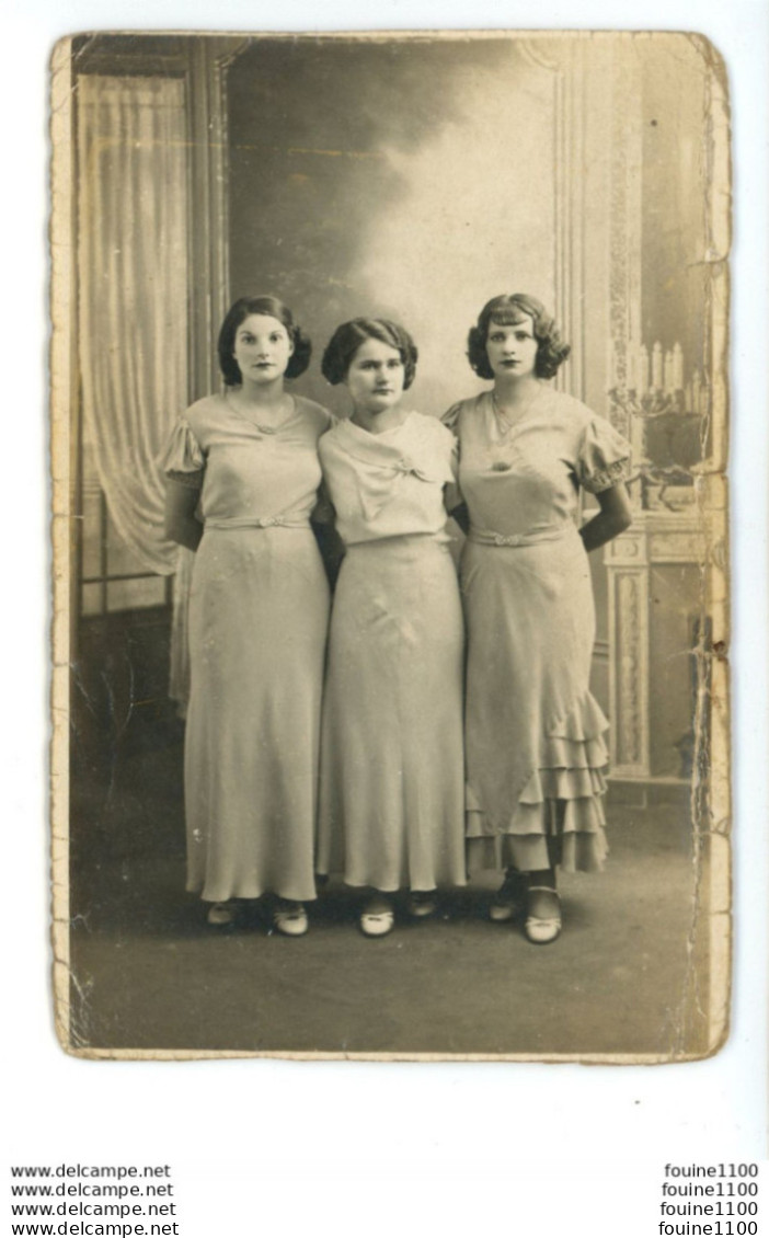 CARTE PHOTO Avec 3 Femmes ( Reine ? Et Demoiselle D'honneur ? Ou 3 Soeurs ) Photographe PRIVAT à SAINT JEAN DE BOURNAY - Saint-Jean-de-Bournay