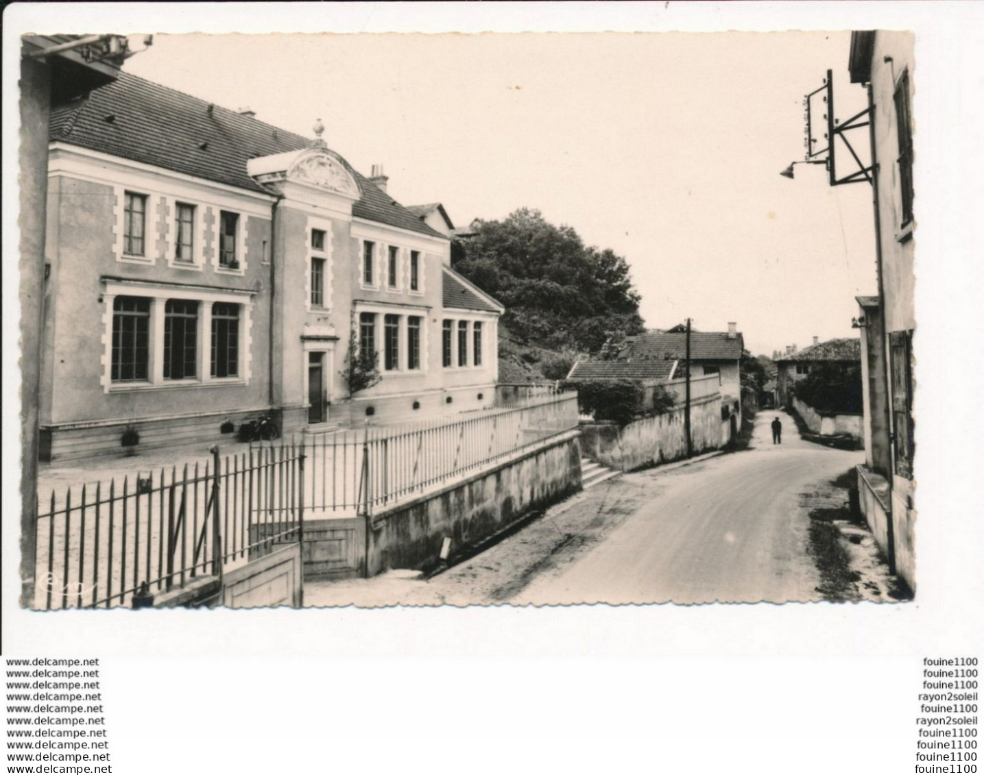 Carte De SAINT CHEF Le Groupe Scolaire ( école ) ( Format C.P.A. ) ( Recto Verso ) - Saint-Chef