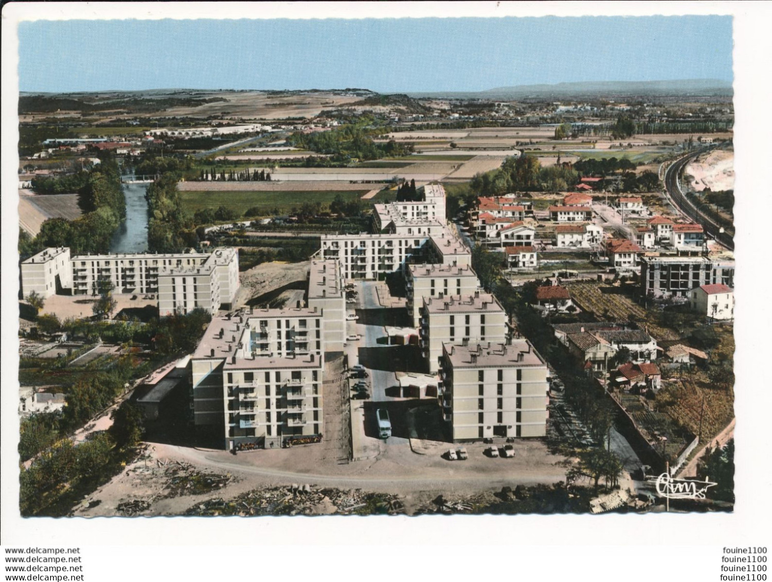 Carte ( Format 15 X 10,5 Cm ) SORGUES Vue Aérienne Les Cités Nouvelles ( Hlm H.l.m. ) - Sorgues