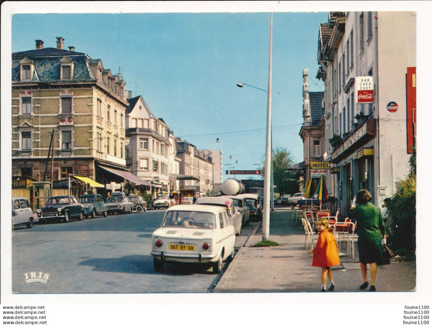 Carte ( Format 15 X 10,5 Cm ) SAINT LOUIS - RUE DE BALE - A L'ARRIERE PLAN, LA DOUANE Voiture Auto R8 Renault - Saint Louis