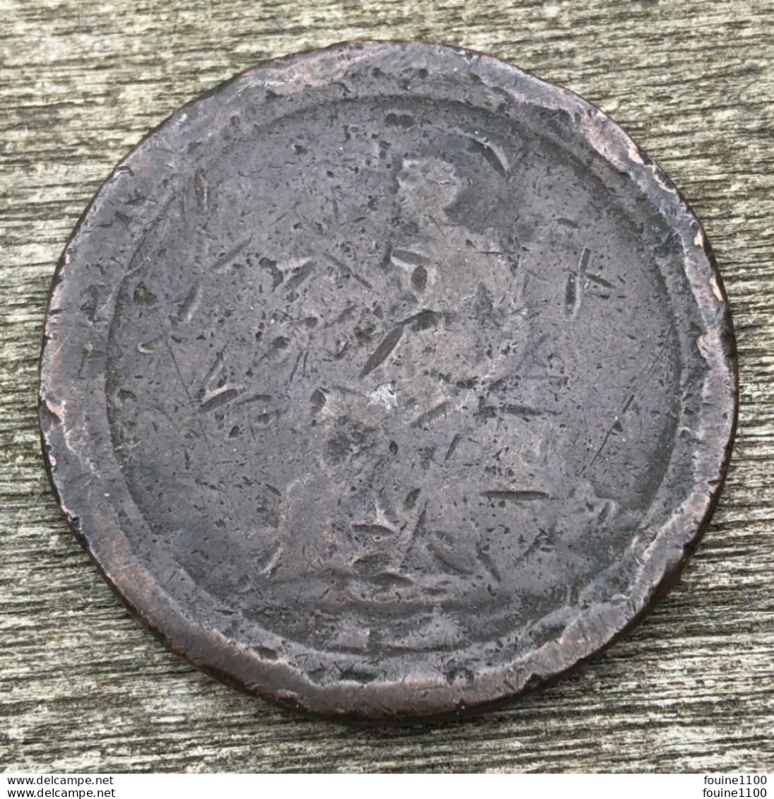 Médaille ? Monnaie ? En Cuivre ? En Bronze ? Très Très éffacée Poids 25grammes épaisseur 3mn Diamètre 3,5cm à Identifier - Unknown Origin