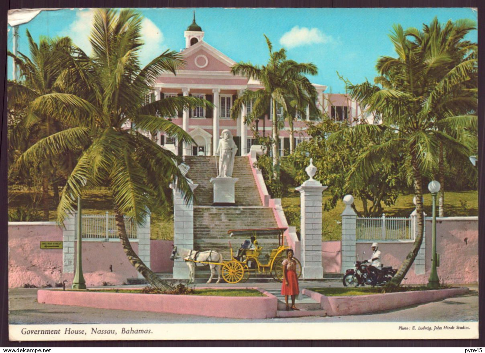 BAHAMAS GOVERNMENT HOUSE NASSAU ABIME DANS LE HAUT ET COINS - Bahamas