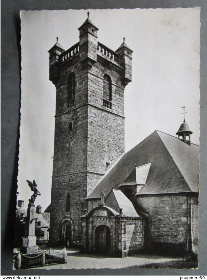 CP 50 Manche  SAINT PIERRE EGLISE  - Le Béffroi Du XIIè Siècle Portail Roman Du XVIè ; Monument Aux Morts église 1960 - Saint Pierre Eglise