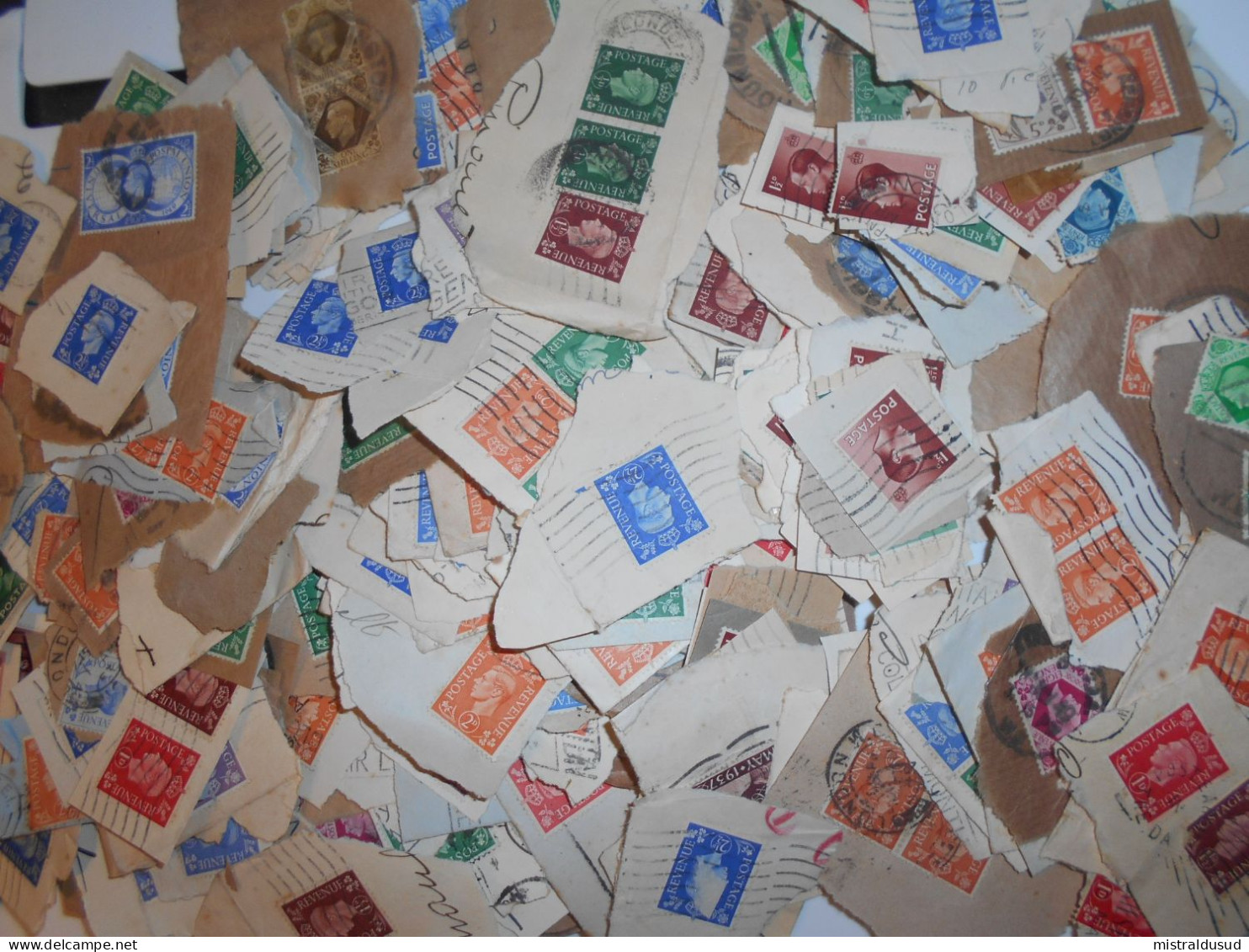 Grande Bretagne Collection , Environ 150 Grammes De Timbres Obliteres Sur Fragments - Collections