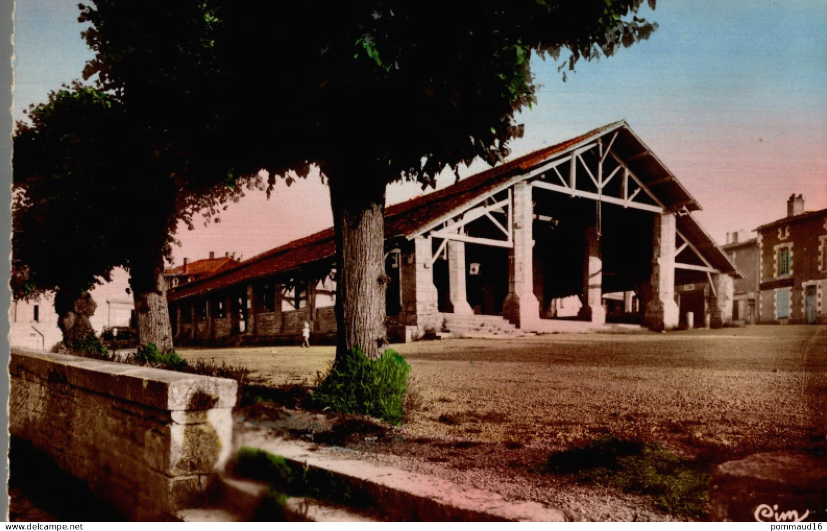 CPSM Couhé-Vérac Les Halles Du XVII°s. - Tampon Adresse - Couhe