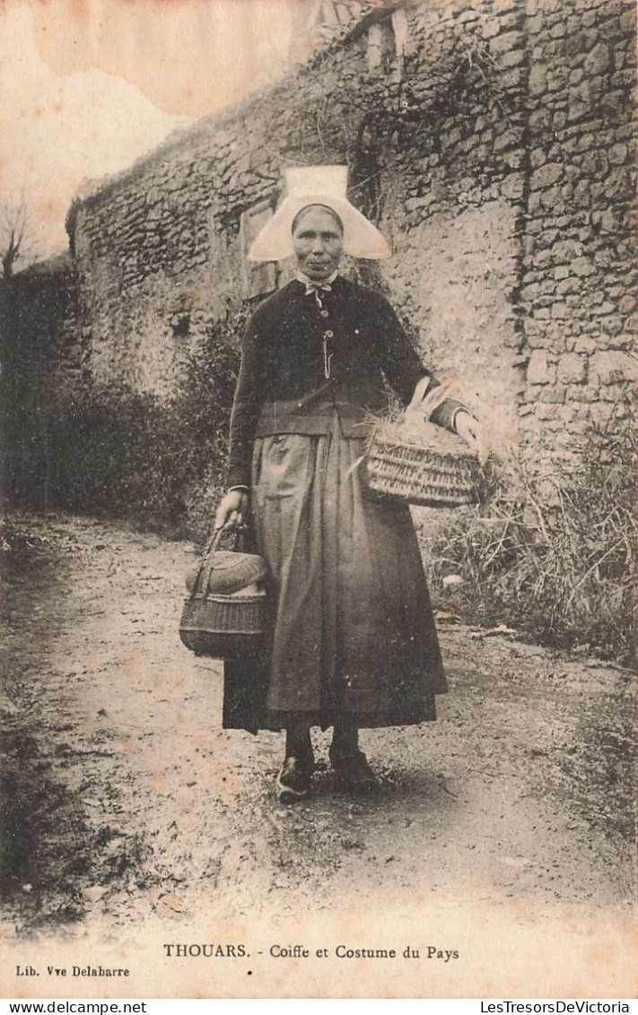 FOLKLORE - Thouars - Coiffe Et Costume Du Pays - Carte Postale Ancienne - Costumi