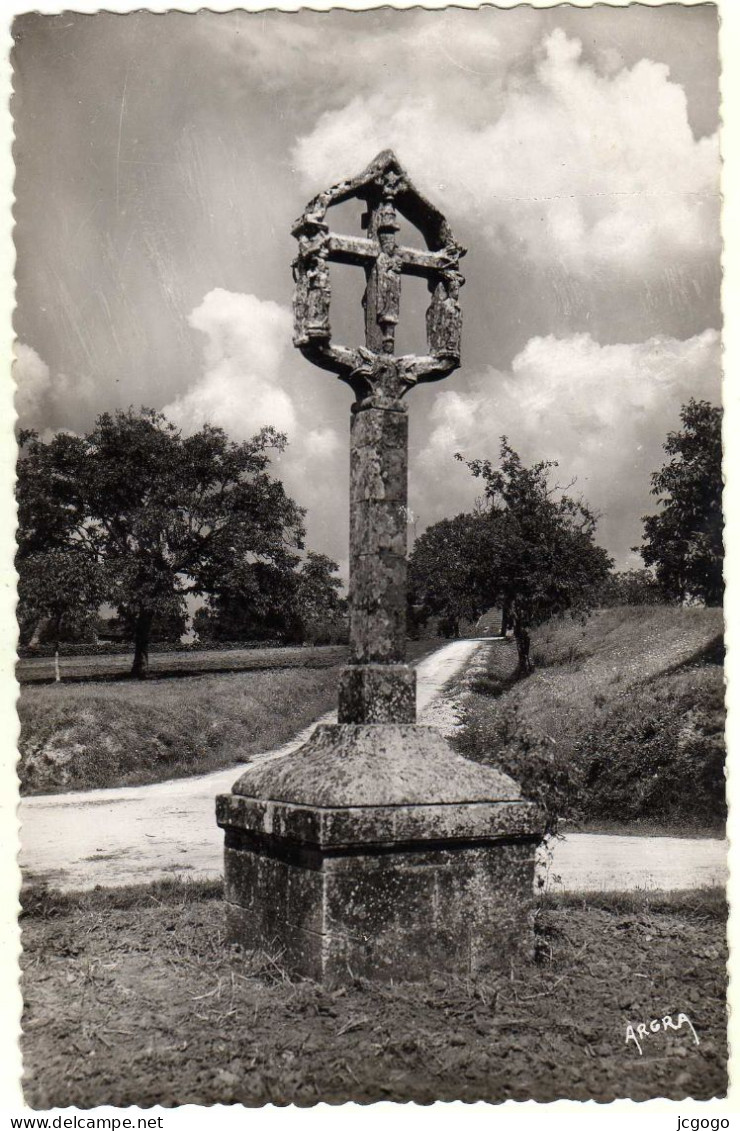 MONTIGNAC-SUR-VEZERE  La Croix De Sergeac - Montignac-sur-Vézère