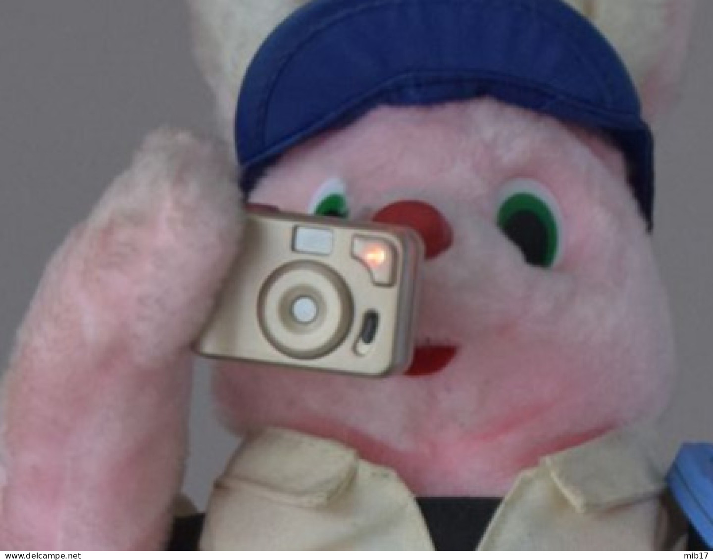 Lapin globe-trotteur appareil photo - marque DURACELL - jouet mécanique à piles WISSDOM TOYS CORP.