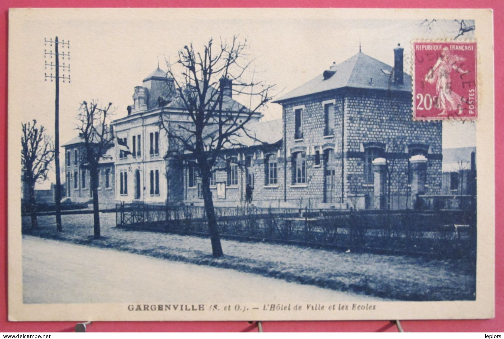 Visuel Pas Très Courant - 78 - Gargenville - L'Hôtel De Ville Et Les Ecoles - Gargenville
