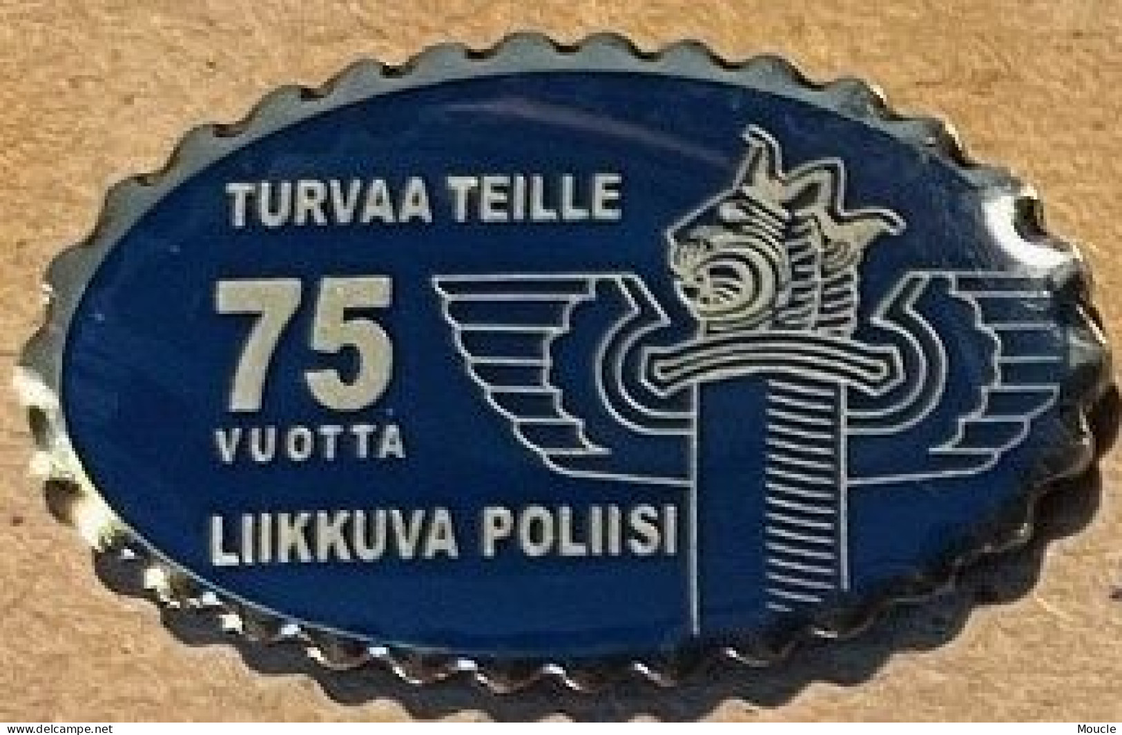 POLICE FINLANDAISE - TURVAA TEILLE - 75 VUOTTA - LIKKUVA POLIISI - POLIZEI - POLICIA - FINLANDE - SUOMI - 75 ANS  - (29) - Polizia