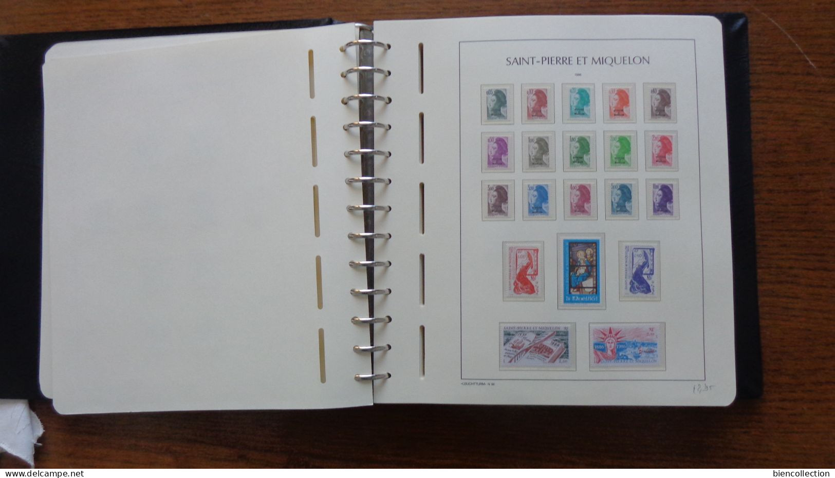 Saint Pierre Et Miquelon. Collection** Complète De 1986 à 2008 Dans Un Album Leuchturn; Faciale 330€ - Collections, Lots & Séries