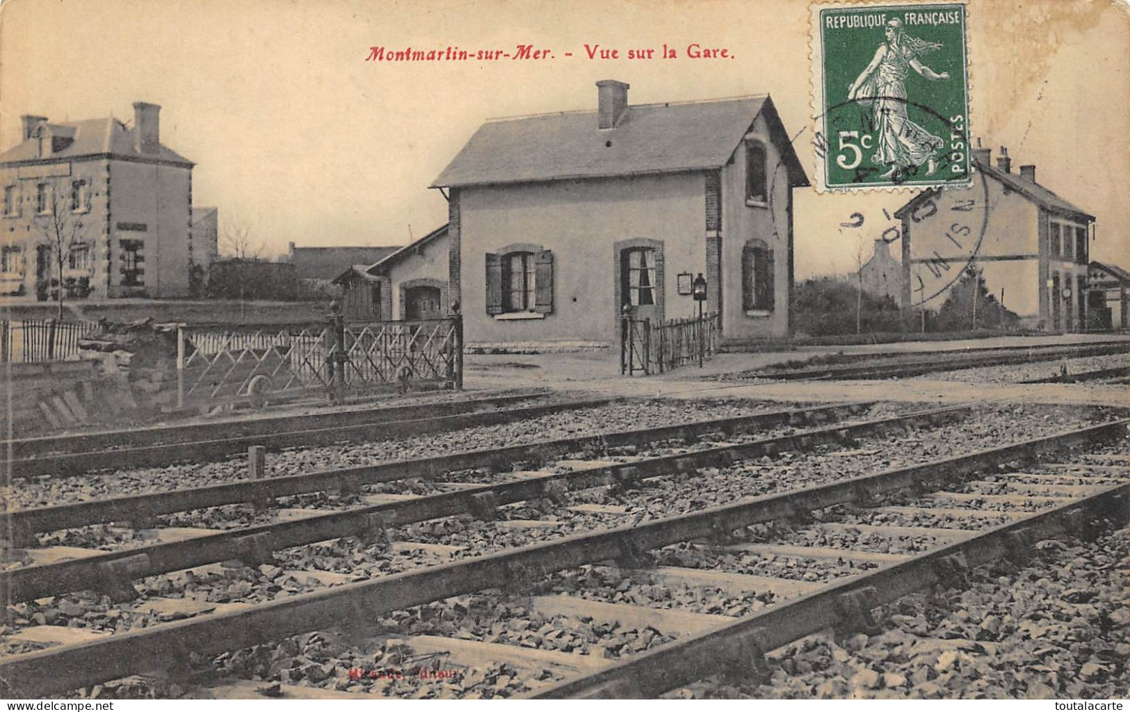 CPA  50 MONTMARTIN SUR MER VUE SUR LA GARE - Montmartin Sur Mer