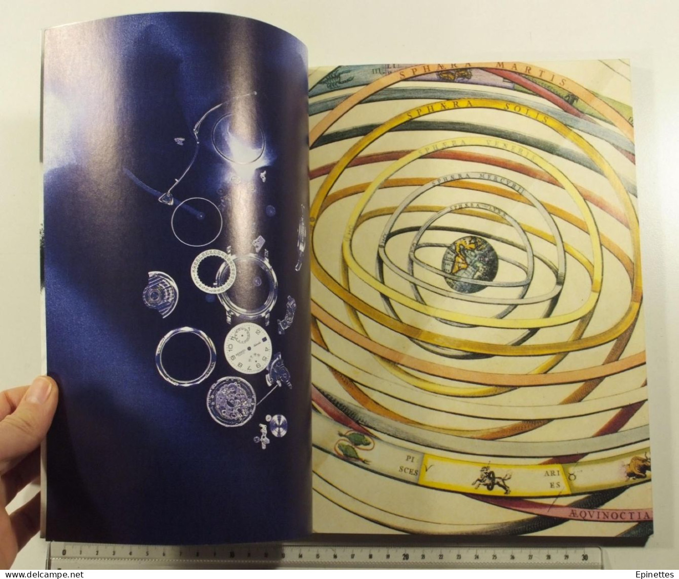 Lot 2 n°s Le Monde d'Hermès, n° 34, 1999 vol. 1 et n° 39, automne-hiver 2001-2002