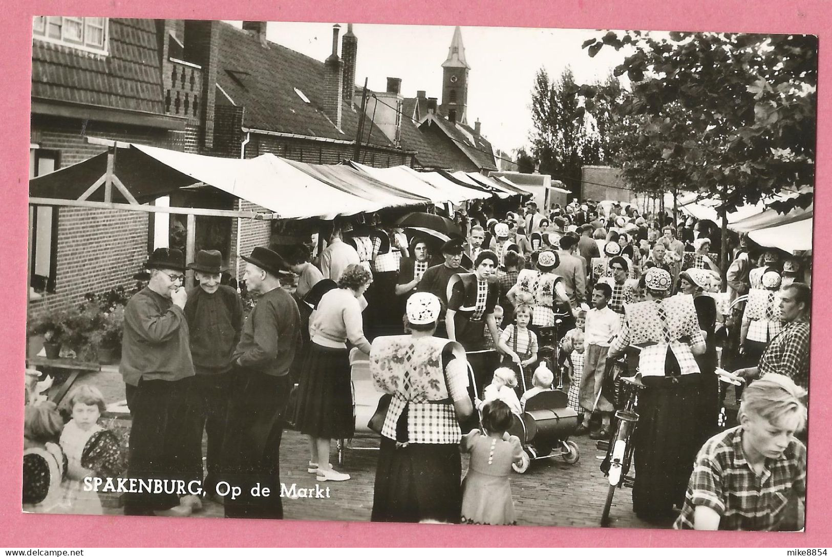 SAS0899   Briefkaart CP    SPAKENBURG  (Utrecht)  Op De Markt  - Au Marché  ++++ - Spakenburg