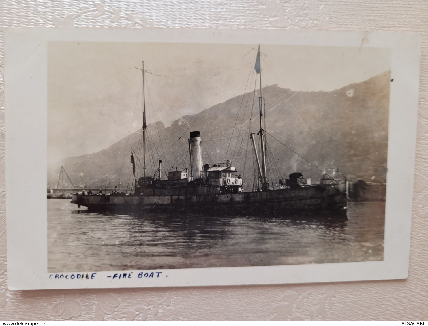 Carte Photo , Crocodile Fire Boat  ,bateau Pompe - Ferries