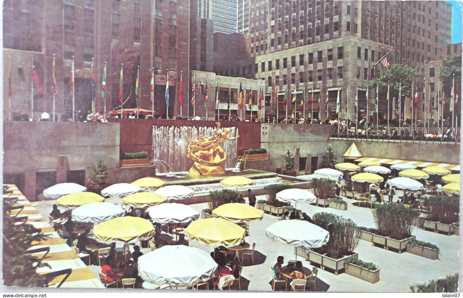 C. P. A. : NEW YORK City : Lower Plaza At Rockefeller Center, Stamp In 1967 - Manhattan