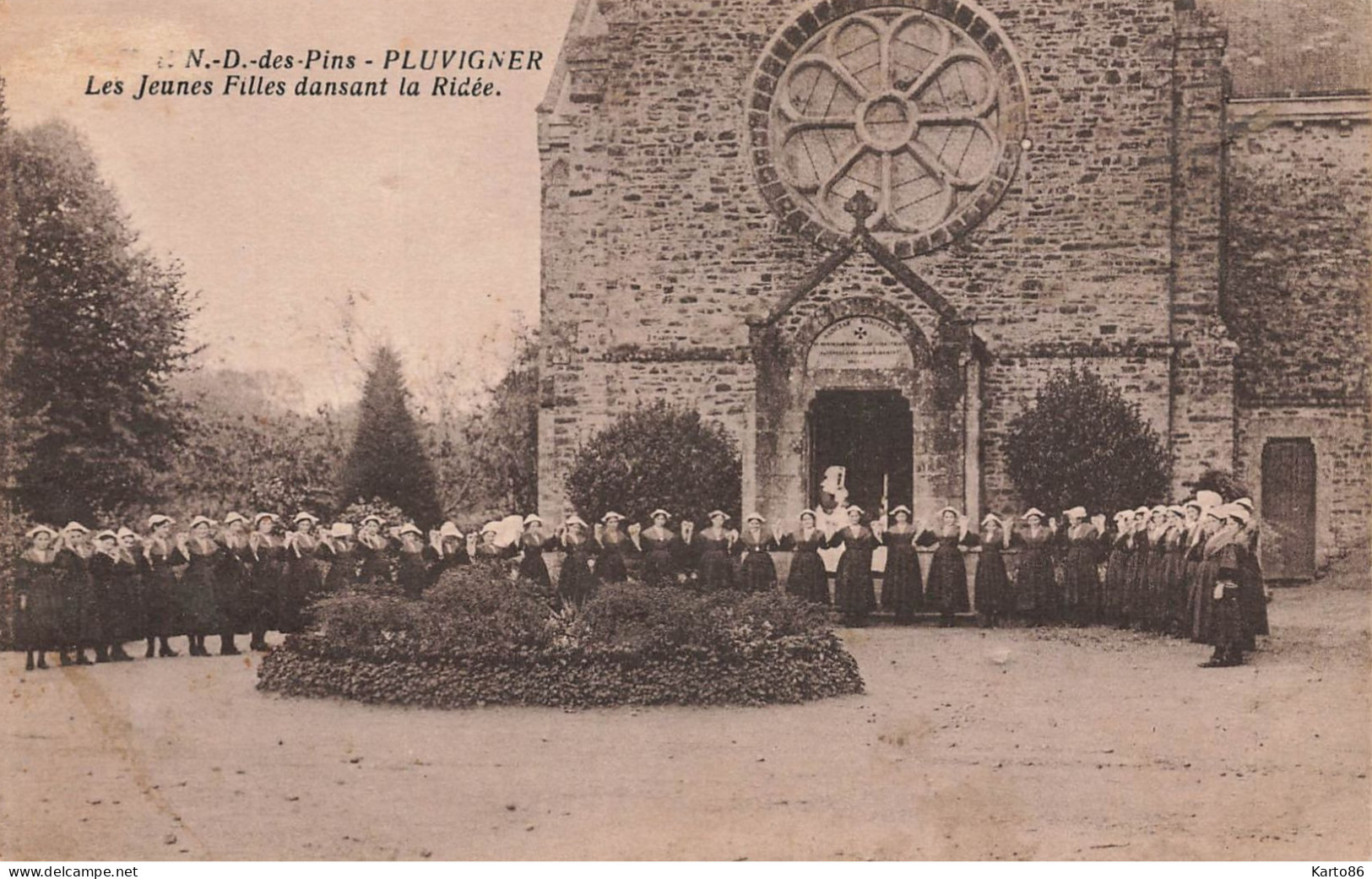 Pluvigner * Les Jeunes Filles Dansant La Ridée ! * N.d. Des Pins * Danse Coiffe Costume Morbihan - Pluvigner