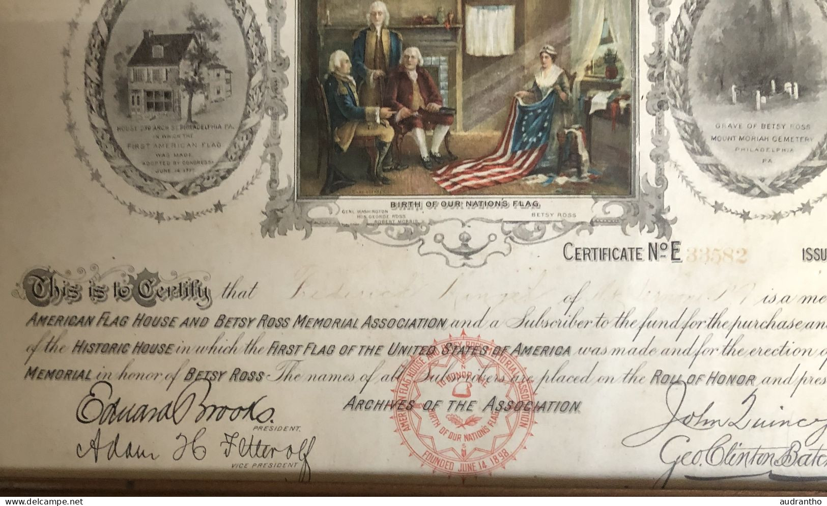 Cadre Avec CERTIFICAT D'ASSOCIATION COMMÉMORATIVE MAISON DU DRAPEAU AMÉRICAIN Et Betsy Ross Certificat 33582 De 1889 - Obj. 'Souvenir De'