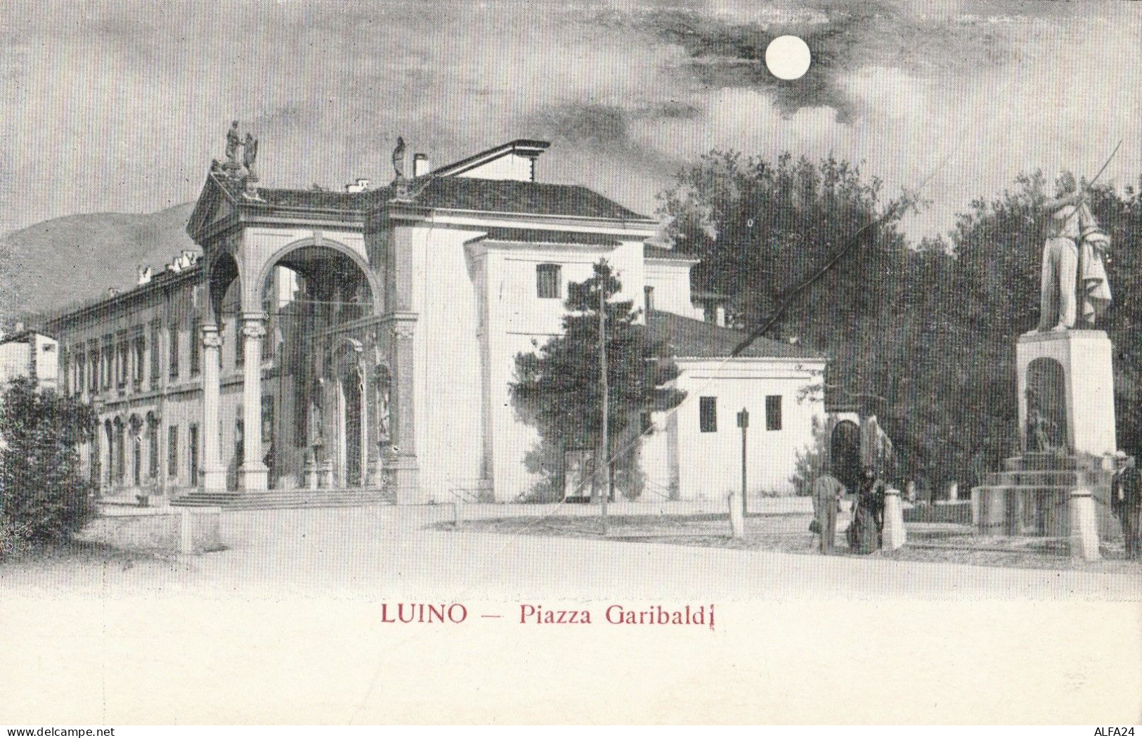 CARTOLINA NON VIAGGIATA LUINO PIAZZA GARIBALDI VARESE (ZK707 - Luino