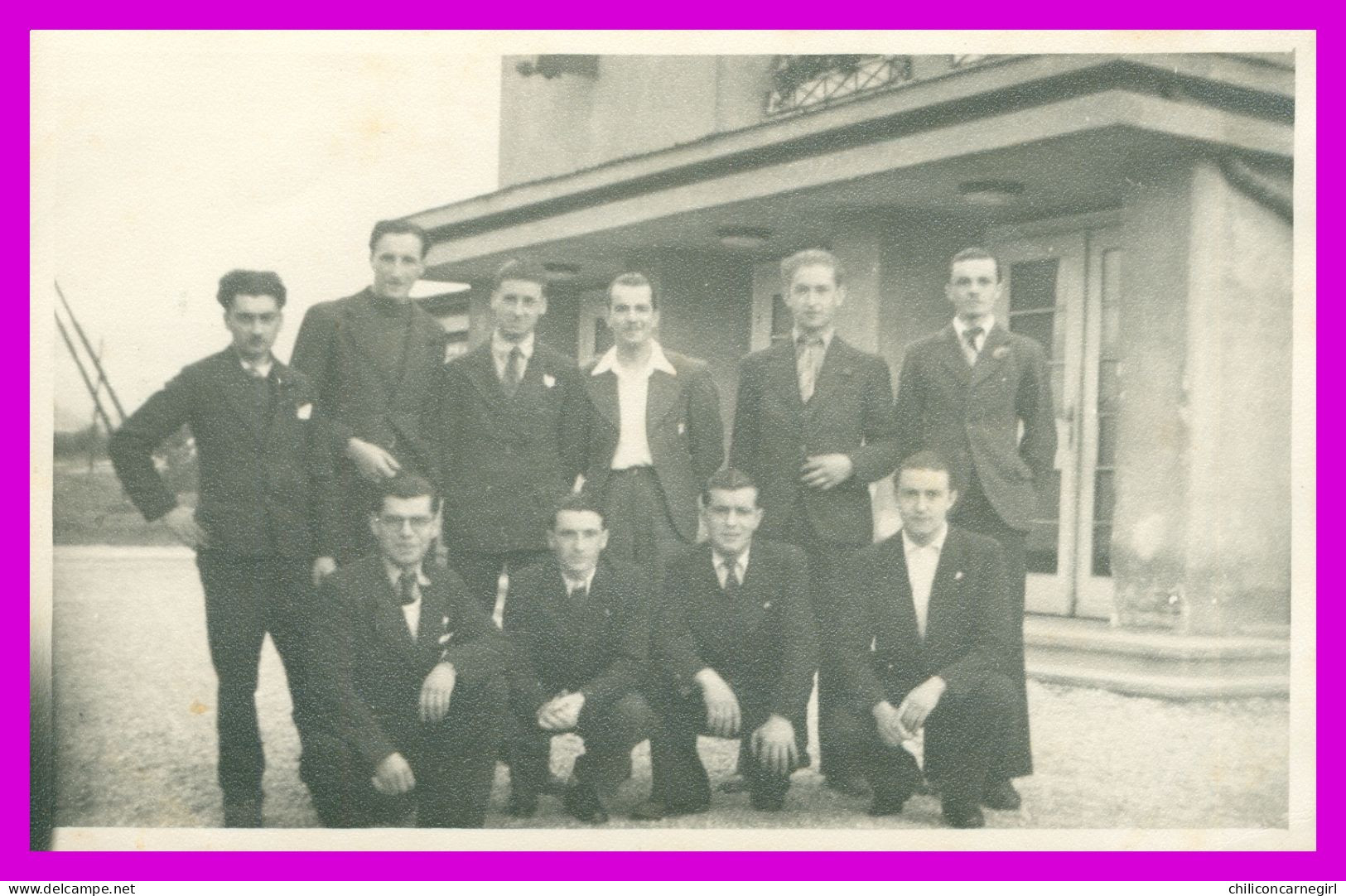 * Cp Photo - SARRE SUR LA BLIES - Post Neunkirchen - Groupe D'Hommes Devant La Poste - Kreis Neunkirchen