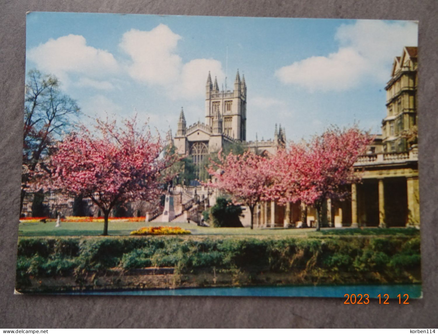 SPRING BLOSSOM AT BATH ABBAY - Bath