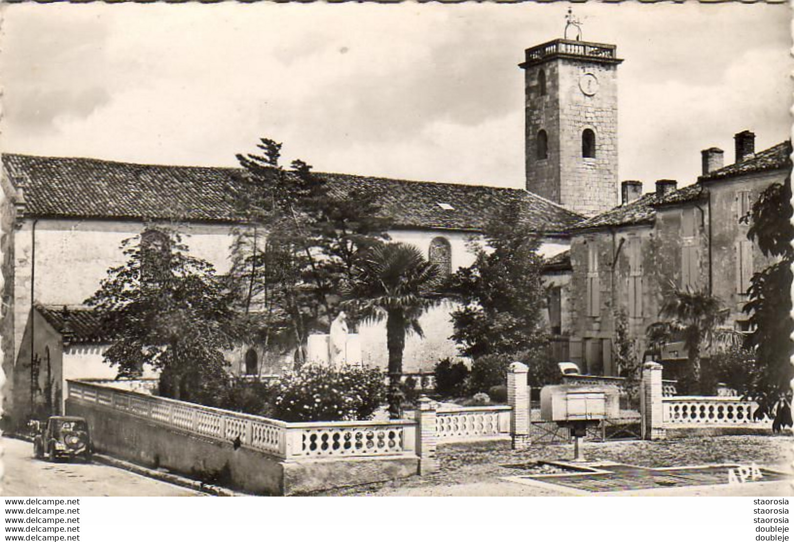 D47 ASTAFFORT Le Monument Aux Morts Et L'Église  ............ Carte Peu Courante - Astaffort