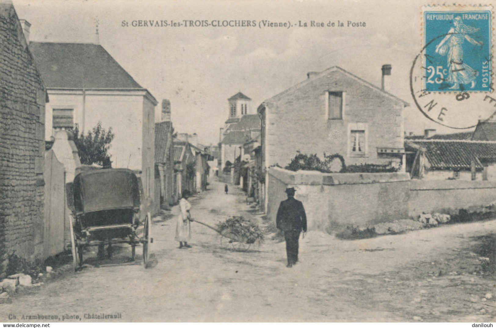 86 // SAINT GERVAIS LES TROIS CLOCHERS    La Rue De La Poste - Saint Gervais Les Trois Clochers