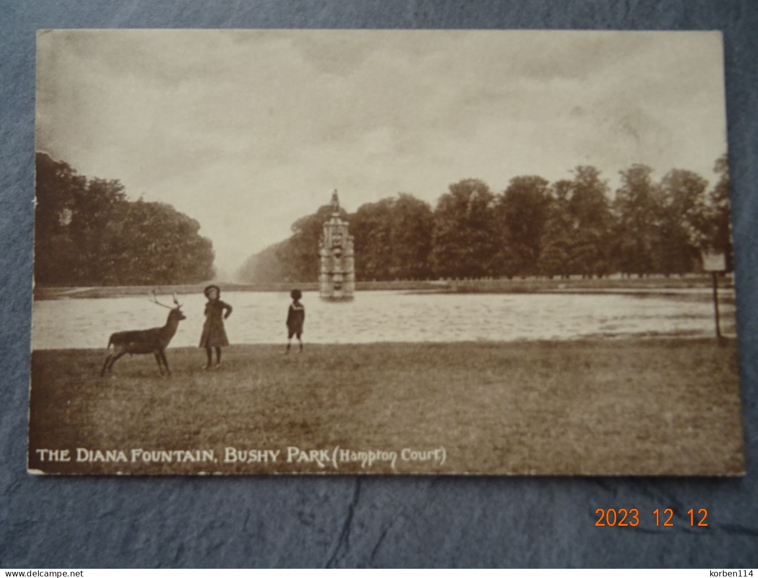 HAMPTON COURT THE DIANA FOUNTAIN  BUSHY PARK - London Suburbs