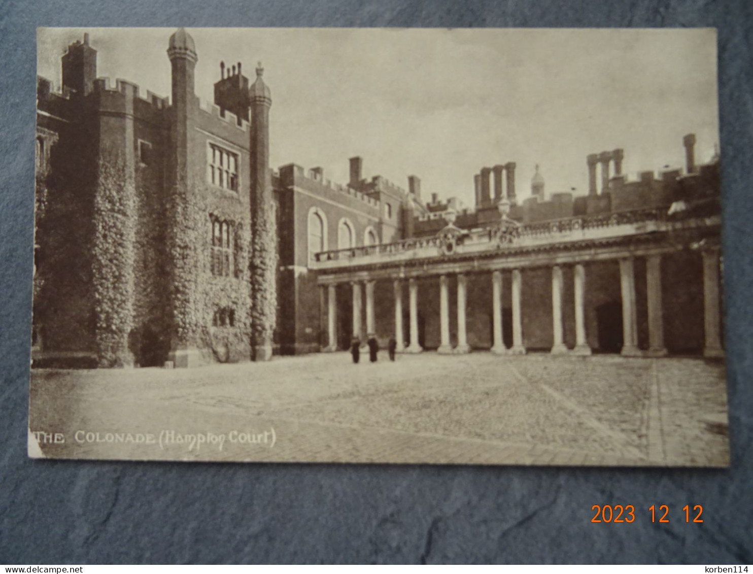 HAMPTON COURT THE COLONADE - London Suburbs