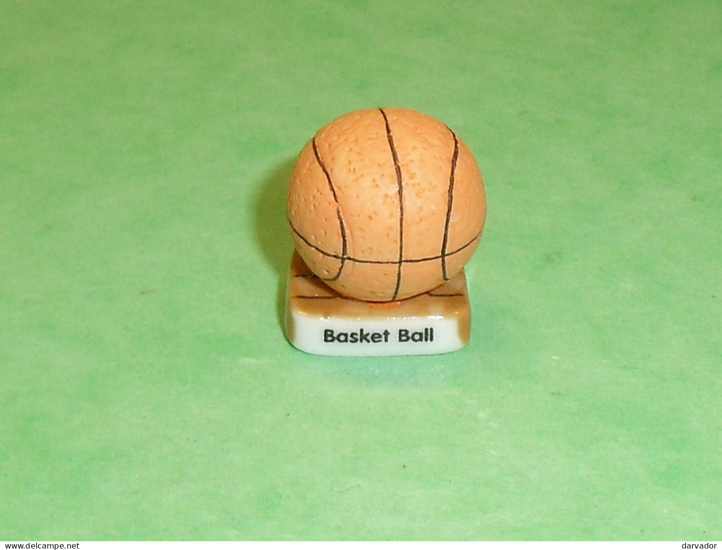 Fèves / Fève / Sports : Balle De Basket Ball ( Mat Et Brillant )     T110 - Deportes