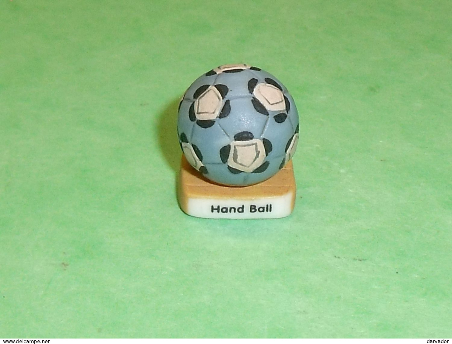 Fèves / Fève / Sports : Balle De Hand Ball " Mat "     T110 - Sport