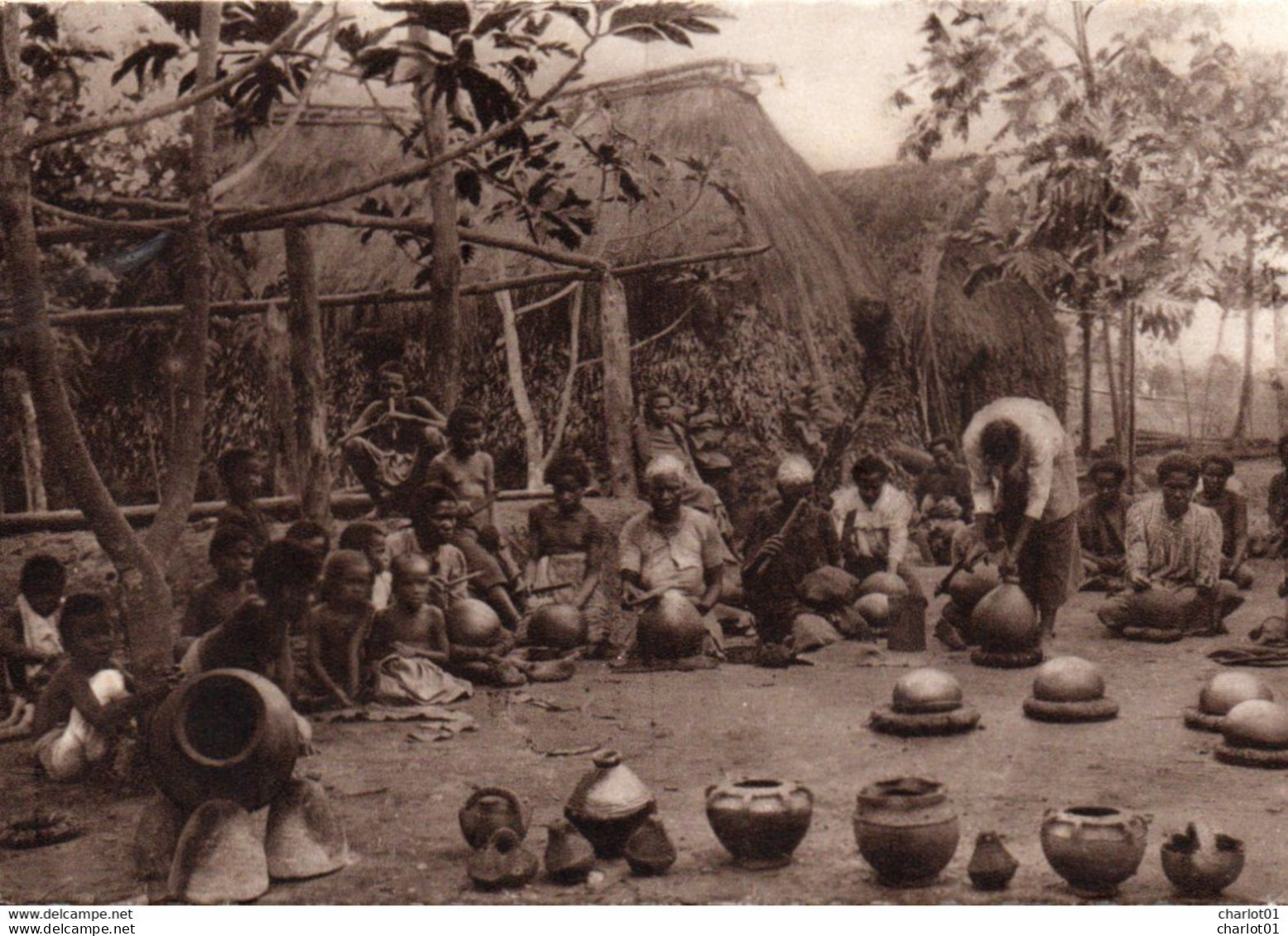 Missions Maristes D'Océanie Art Indigène Poterie Fidjienne - Fidji