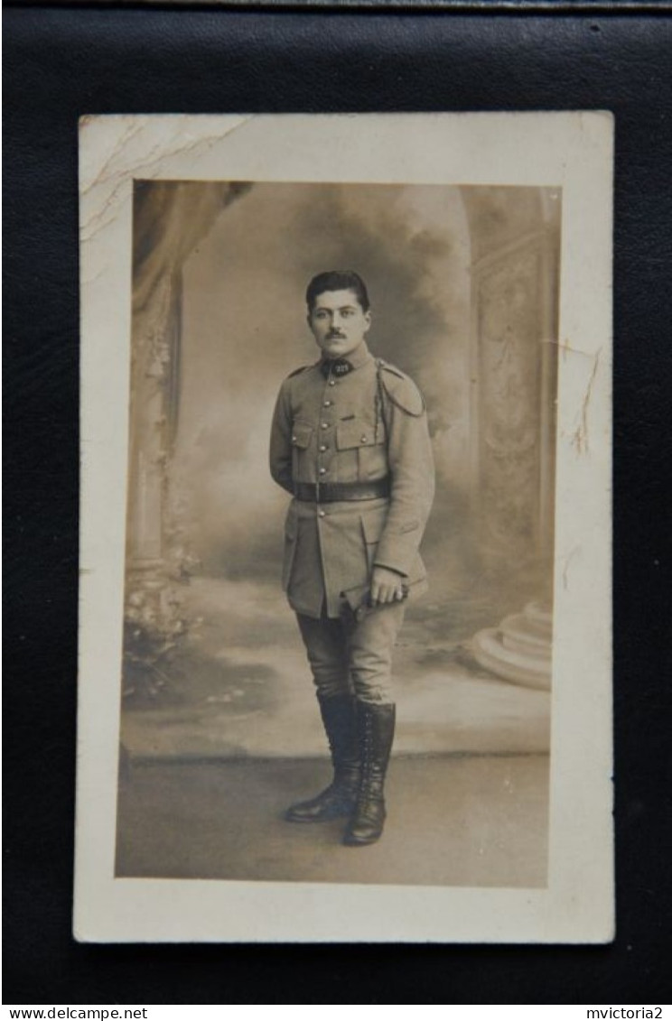 MILITARIA : Carte Photo D'un Soldat - Personen