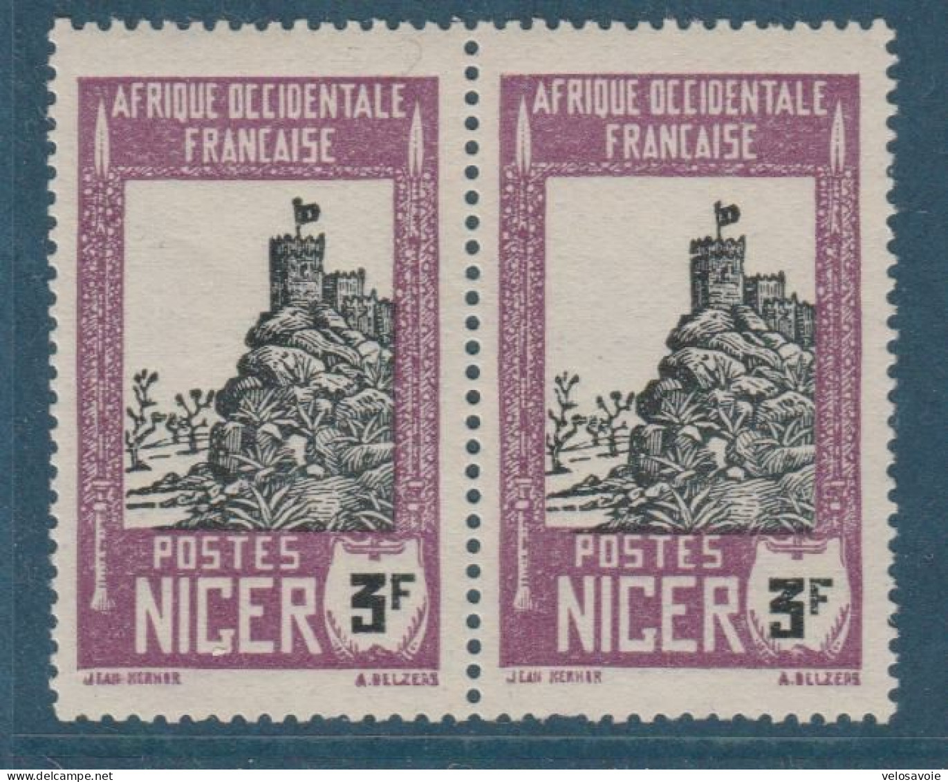 NIGER N° 49 VARIETE TOUR ECHANCREE TENANT A NORMAL ** - Unused Stamps