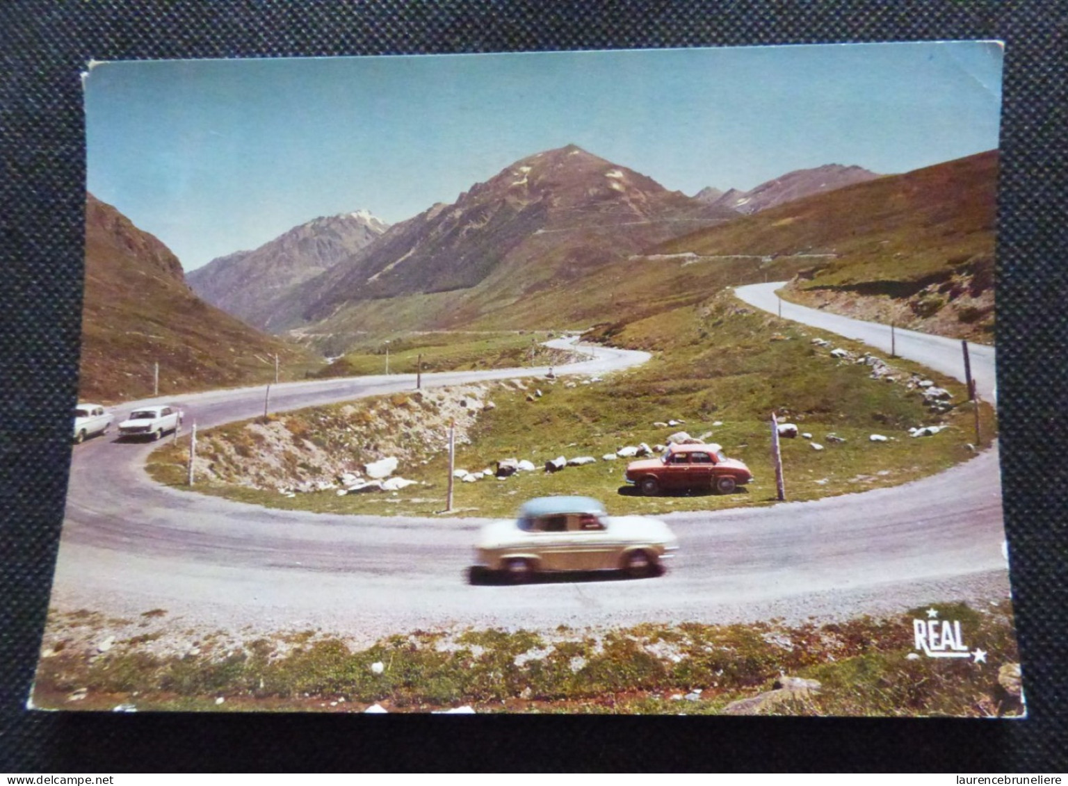 65 - PYRENNEES- ATLANTIQUES  -  LACETS DU COL DE PUYMORENS (VOITURES ANCIENNES) - Passenger Cars