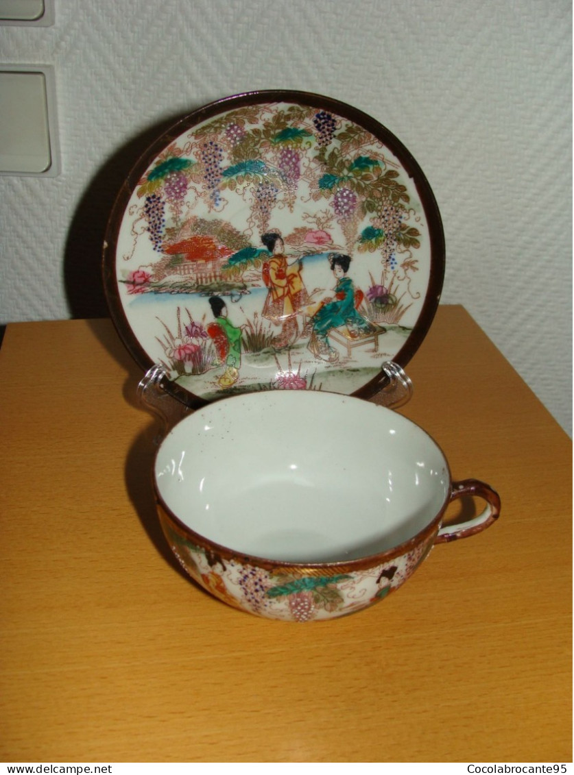 Tasse Et Soucoupe Vintage En Porcelaine Satsuma - Kopjes