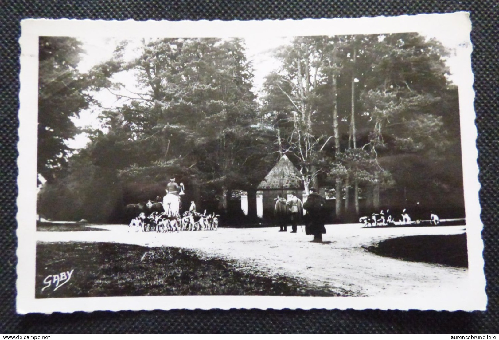 44 -  FORET  DU GAVRE  -  LE ROND-POINT  SCENE DE CHASSE - Le Gavre