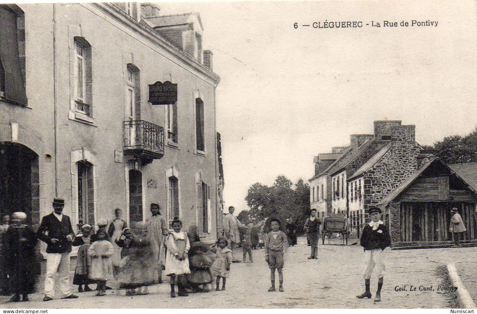 Cléguerec Très Animée Rue De Pontivy - Cleguerec