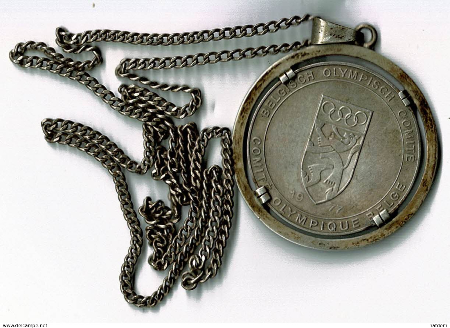 Médaille Souvenir Des Jeux Olympiques De 1977, En Argent, Poids De La Médaille Et Contour, 47 Gr - Otros & Sin Clasificación