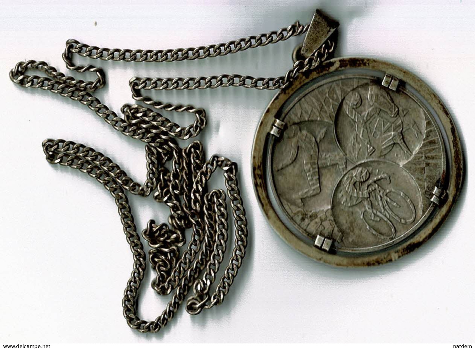 Médaille Souvenir Des Jeux Olympiques De 1977, En Argent, Poids De La Médaille Et Contour, 47 Gr - Otros & Sin Clasificación