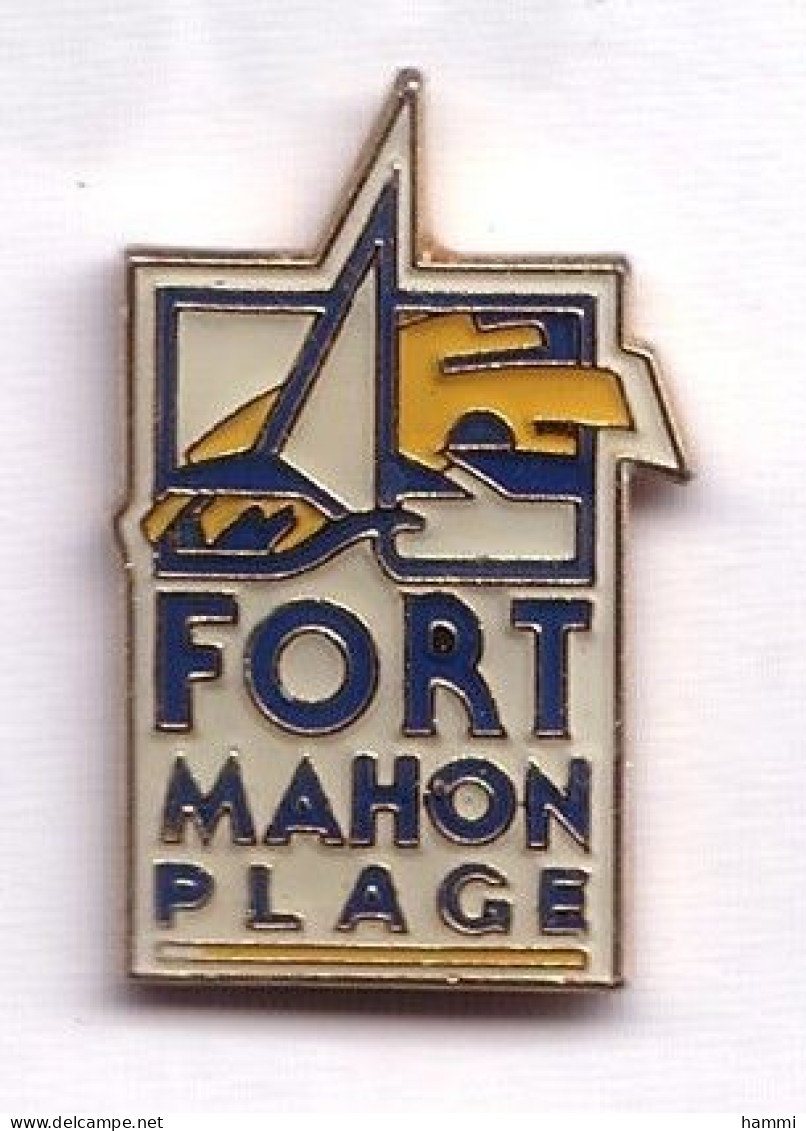 X136 Pin's Village Fort Mahon Plage Somme Planche à Voile Voilier Bateau Achat Immédiat - Zeilen