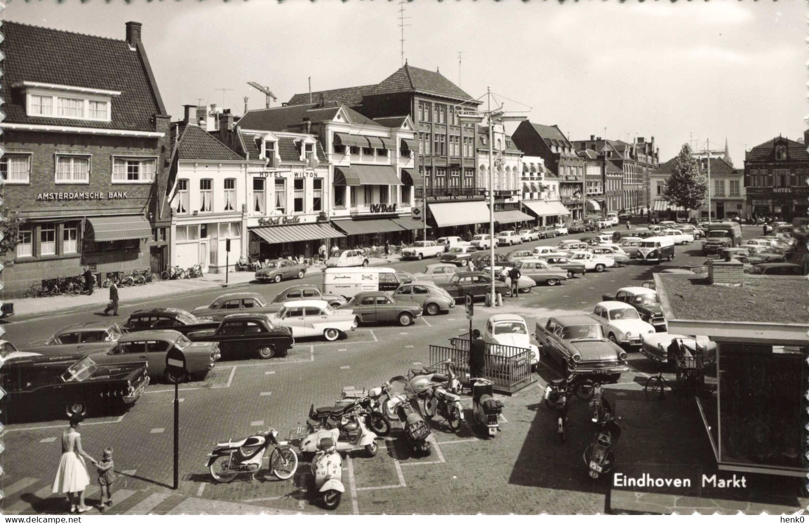 Eindhoven Markt Auto's K6522 - Eindhoven