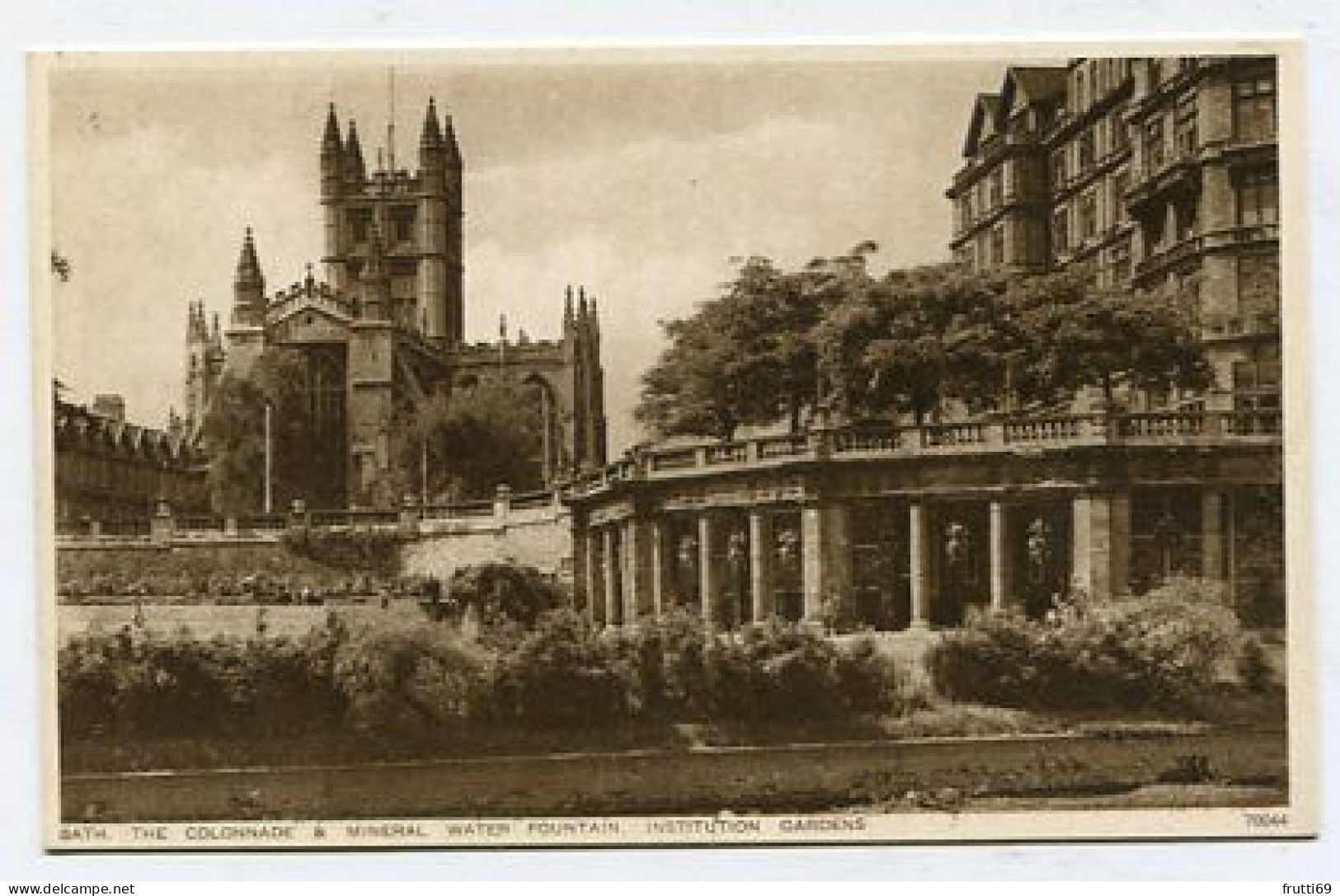 AK 187567 ENGLAND - Bath - The Colonnade & Mineral Water Fountain, Inatitution Gardens - Bath