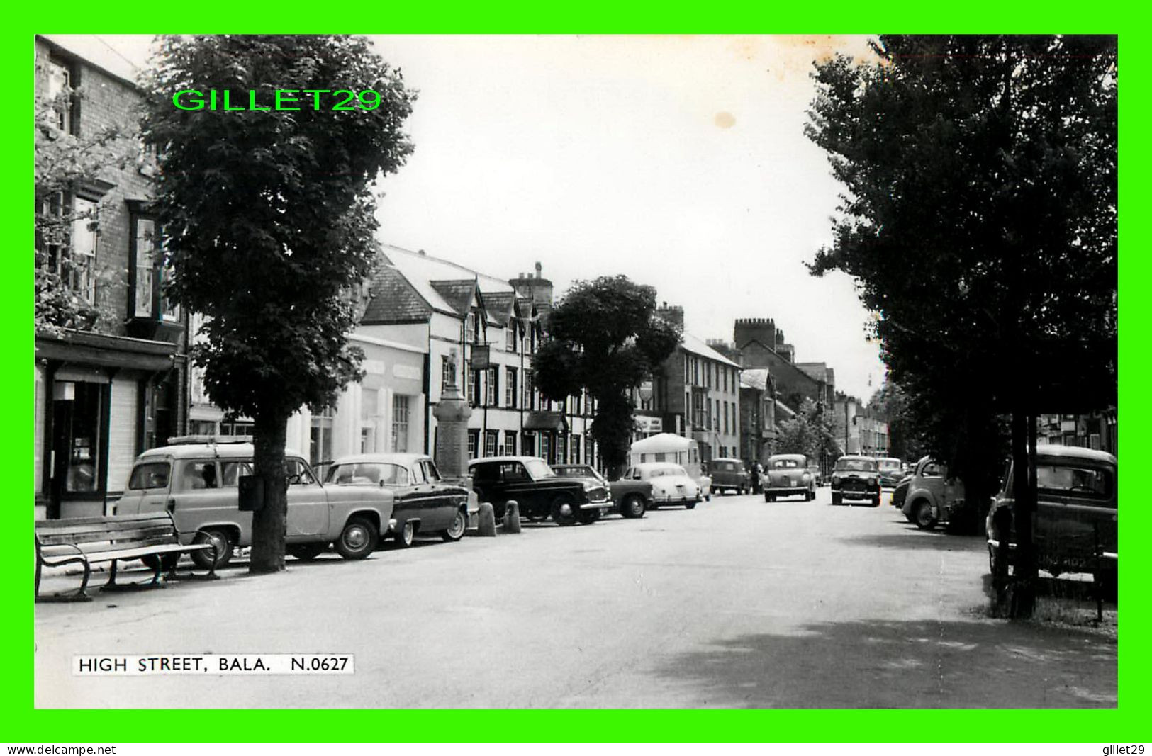 BALA, NORTH WALES - HIGH STREET - ANIMATED WITH OLD CARS - DENNIS & SONS LTD  - REAL PHOTOGRAPH - - Merionethshire