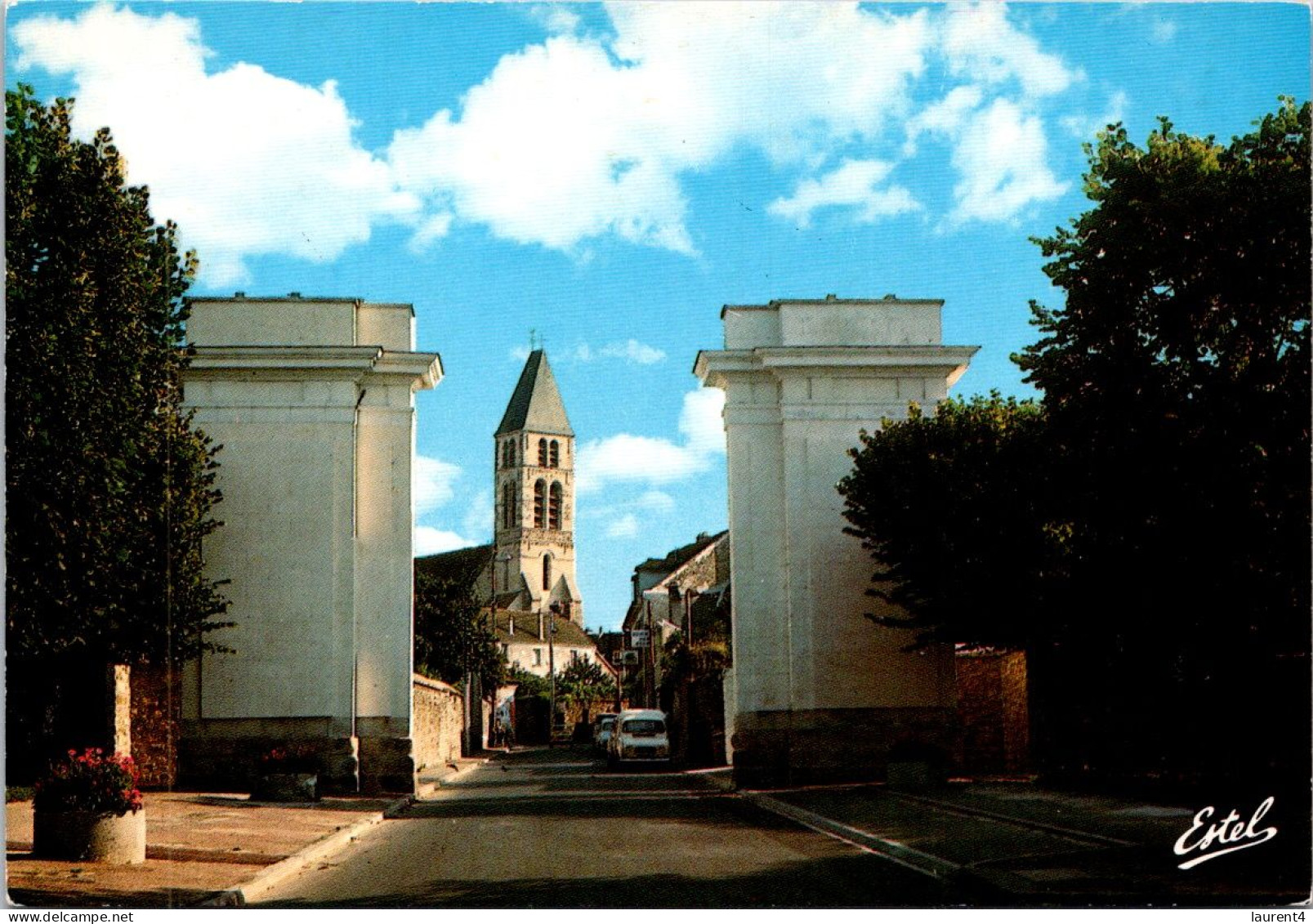 18-12-2023 (2 W 30) France - Eglise Et Ville De Mennecy (2 Postcards) - Kirchen U. Kathedralen