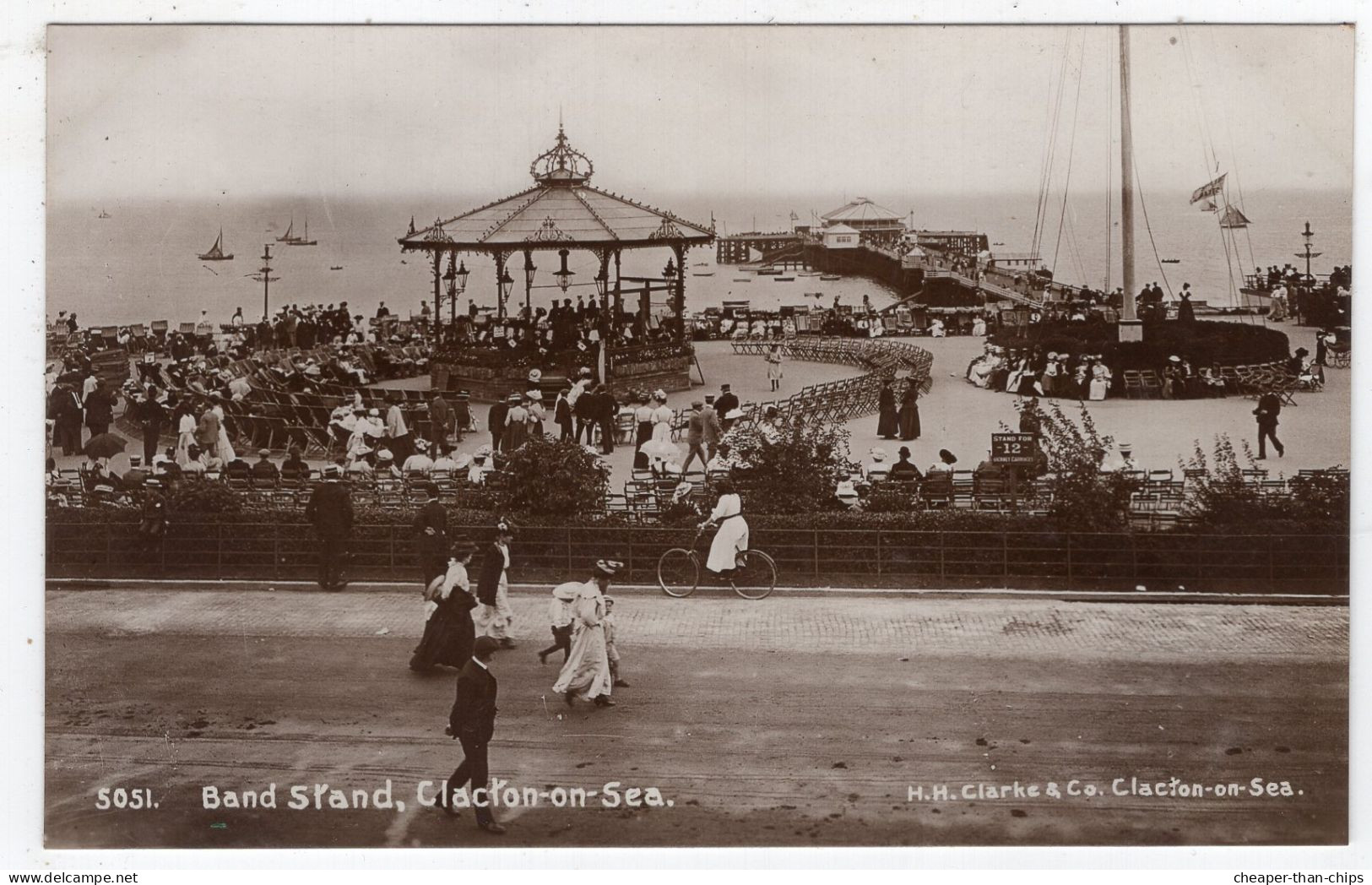 CLACTON-on-SEA - Band Stand - H.H. Clarke 5051 - Clacton On Sea