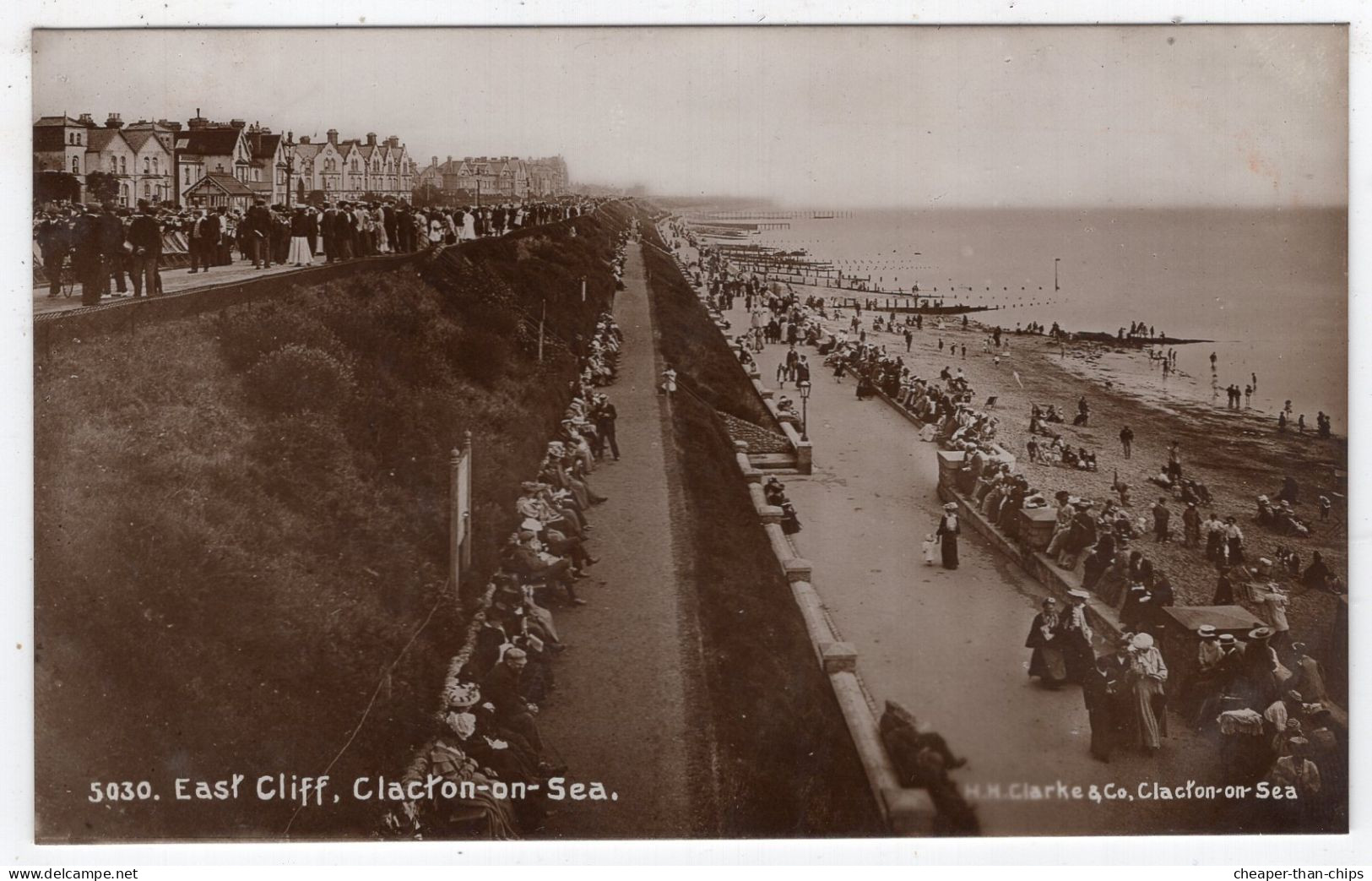 CLACTON-on-SEA - East Cliff - H.H. Clarke 5030 - Clacton On Sea
