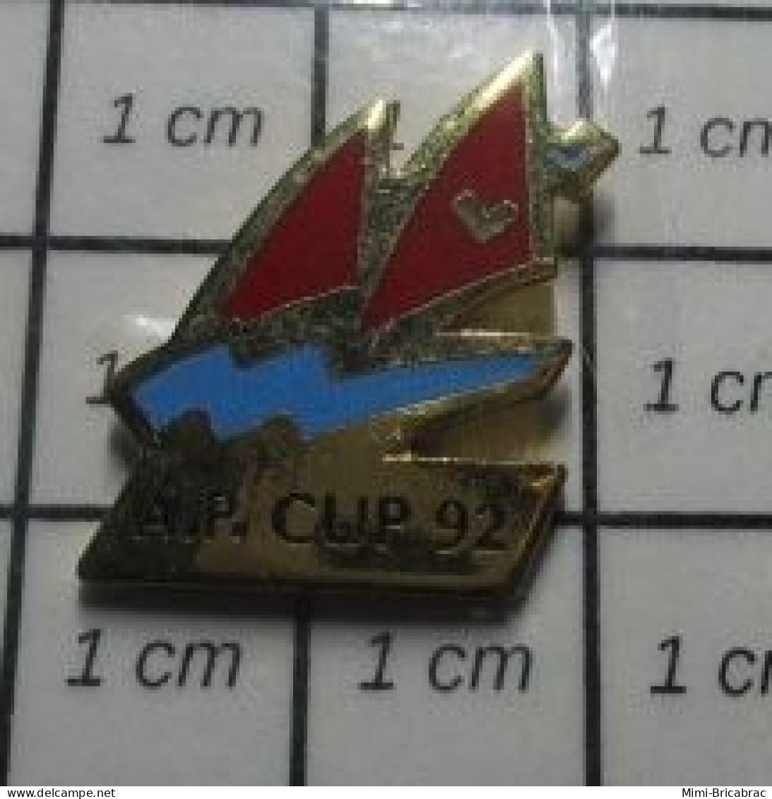 810A Pin's Pins / Beau Et Rare  / SPORTS / A.P. CUP 92 VOILE VOILIER - Sailing, Yachting