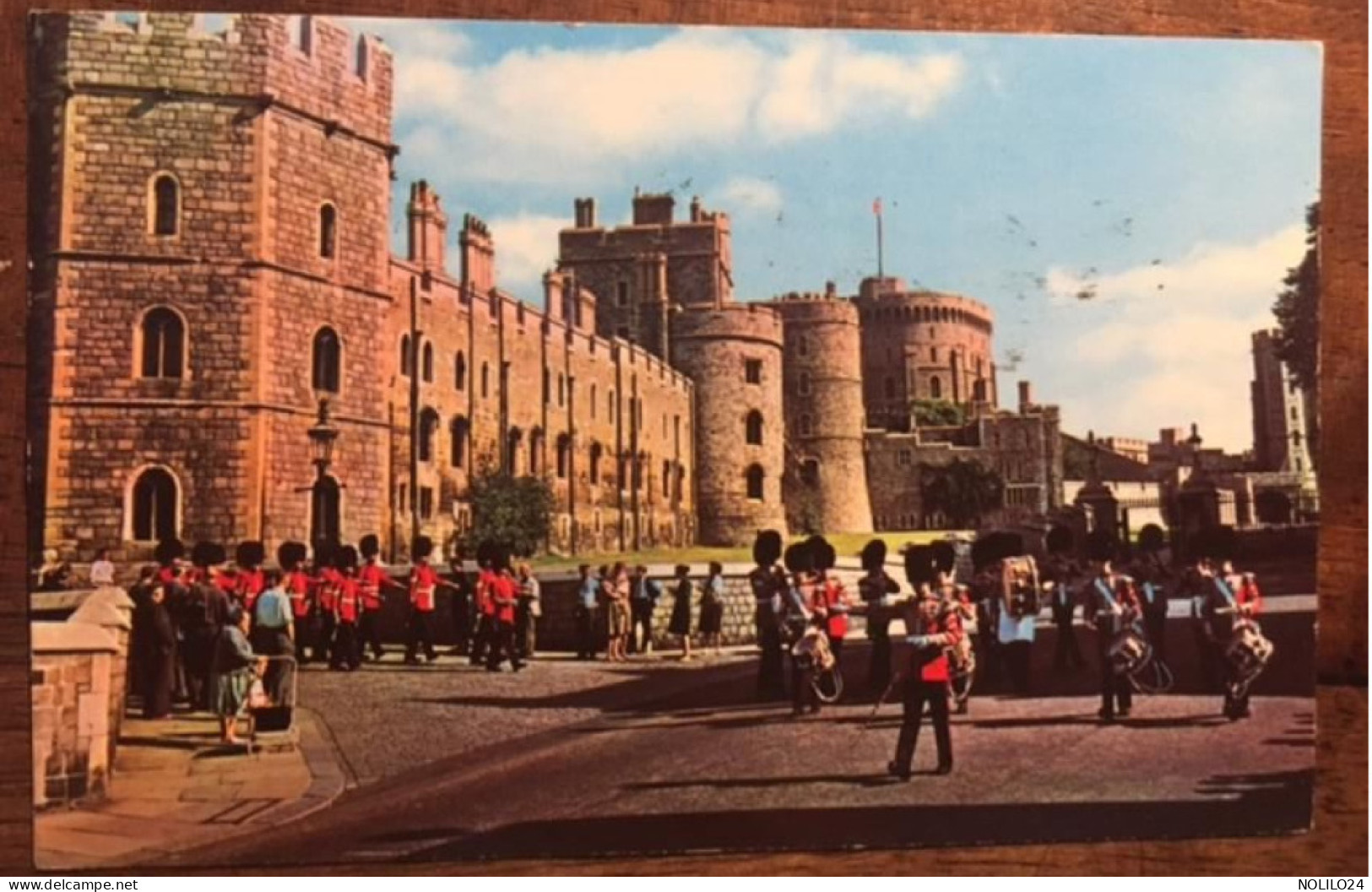 Cpsm, Angleterre, England, Windsor Castle Hill "Band Of The Grenadier Guards , écrite En 1977 - Windsor Castle